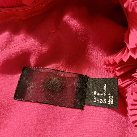 H&M pink ruffle, one shouldered top - Picture 4 of 4